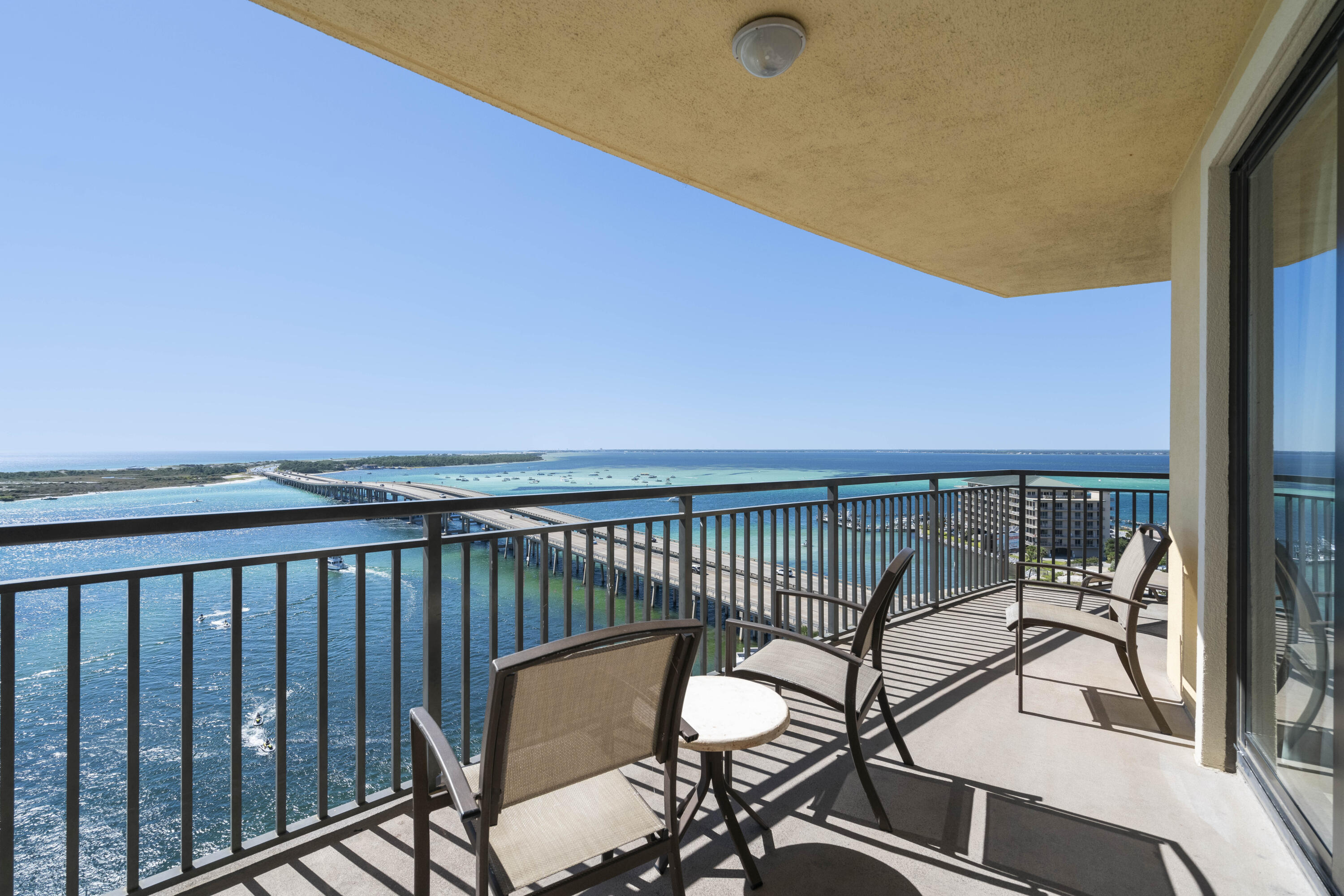 EMERALD GRANDE - Residential