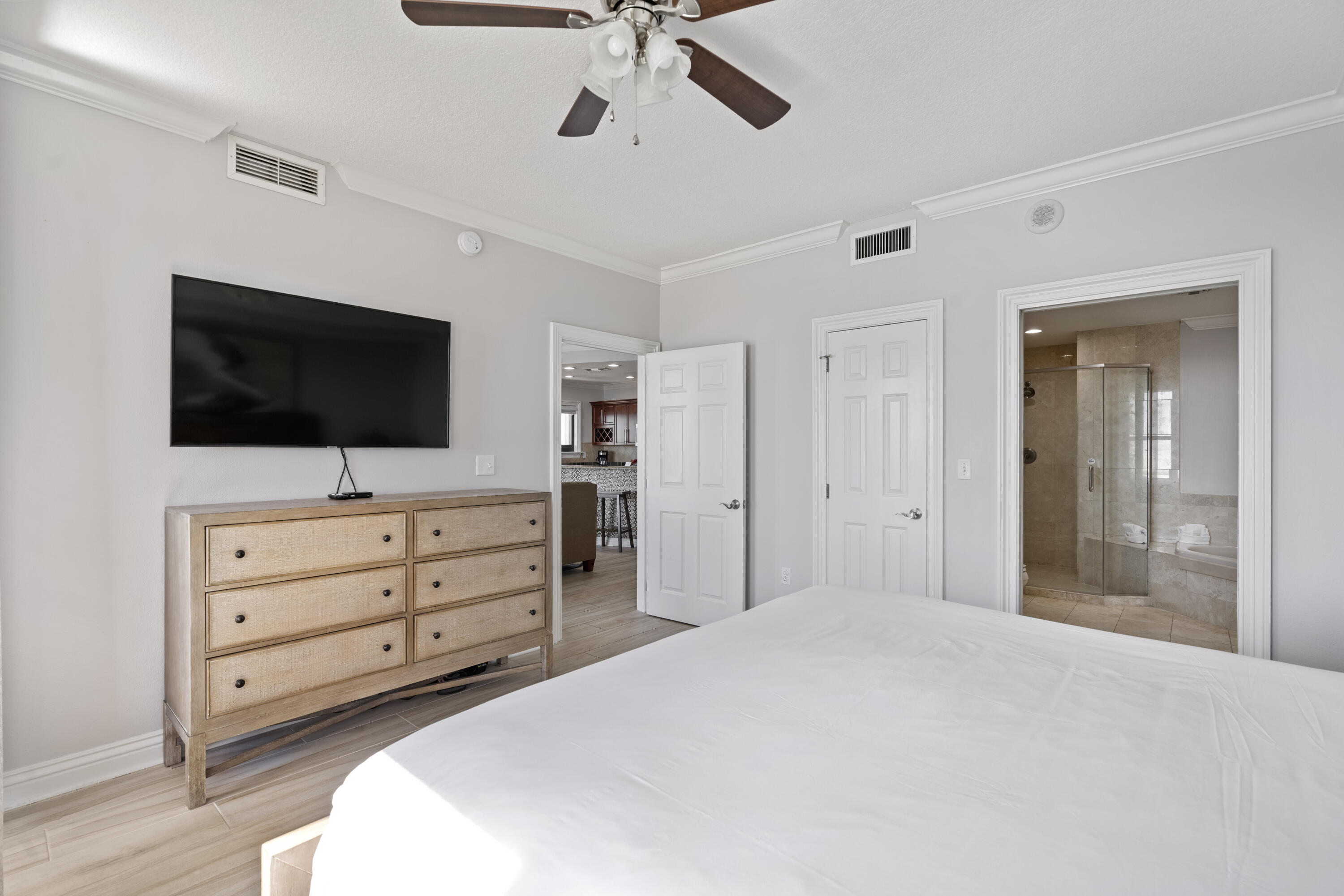 EMERALD GRANDE - Residential