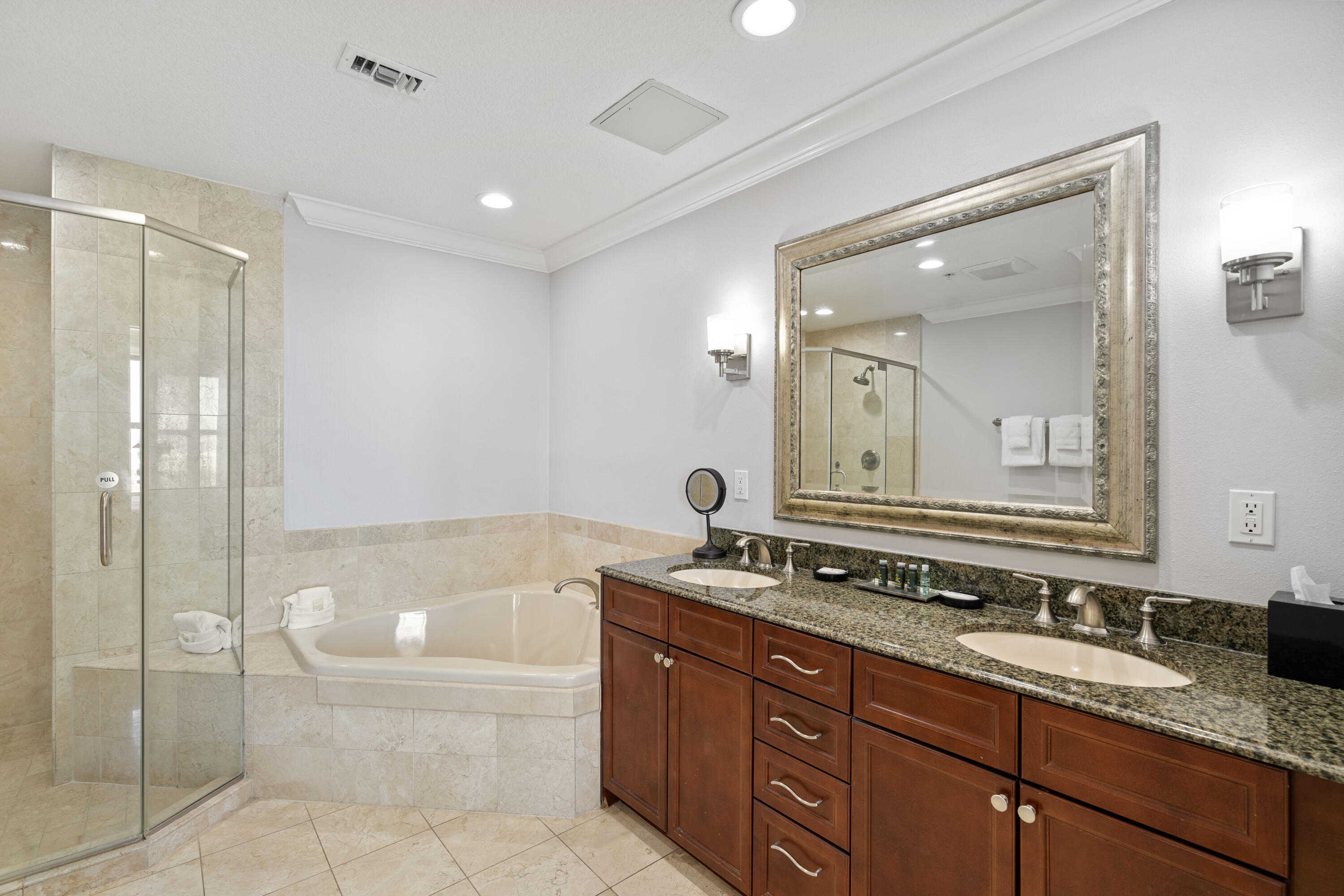 EMERALD GRANDE - Residential