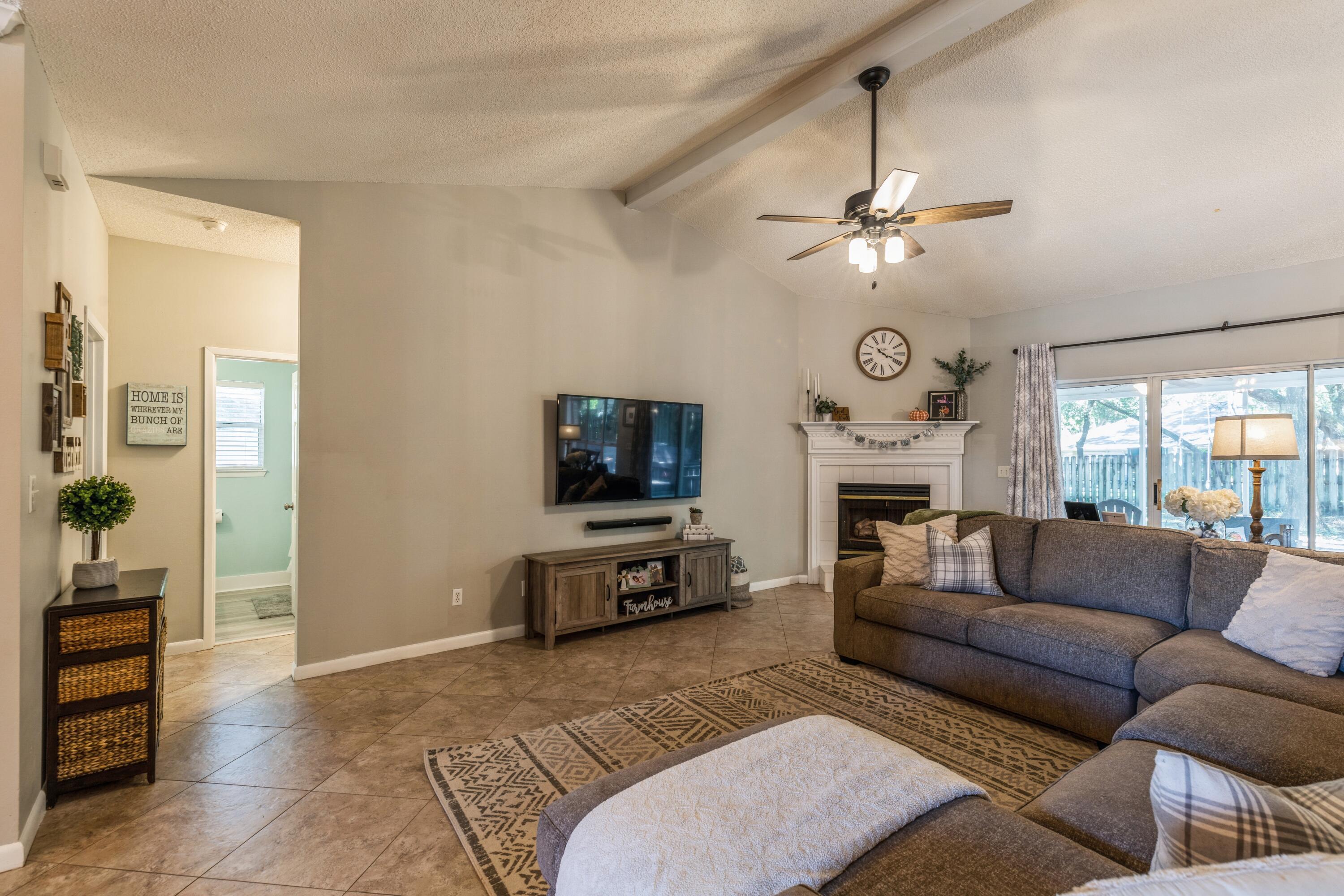 PARKWOOD ESTATES PH 1 BLUEWATER BAY - Residential