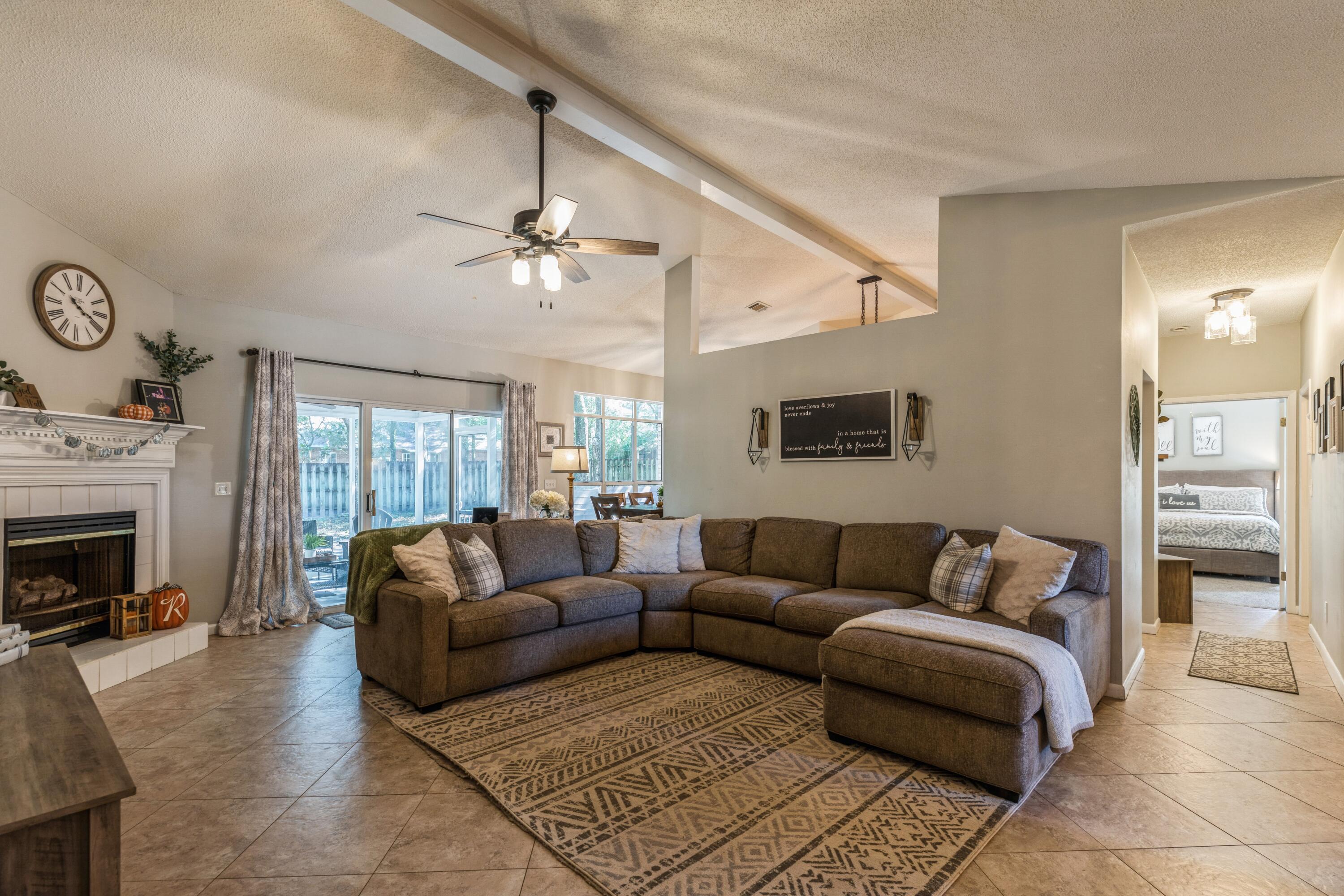 PARKWOOD ESTATES PH 1 BLUEWATER BAY - Residential