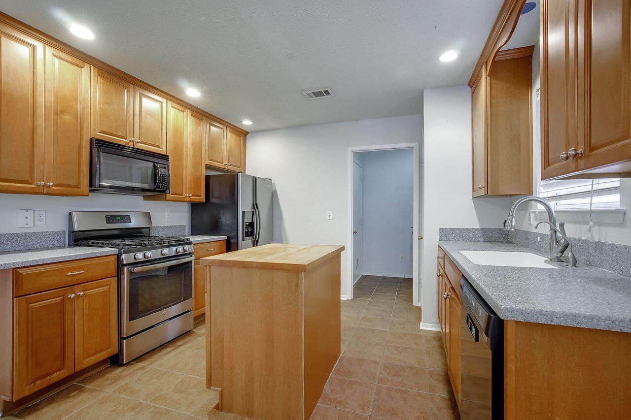 PARKWOOD LANE BLUEWATER BAY - Residential
