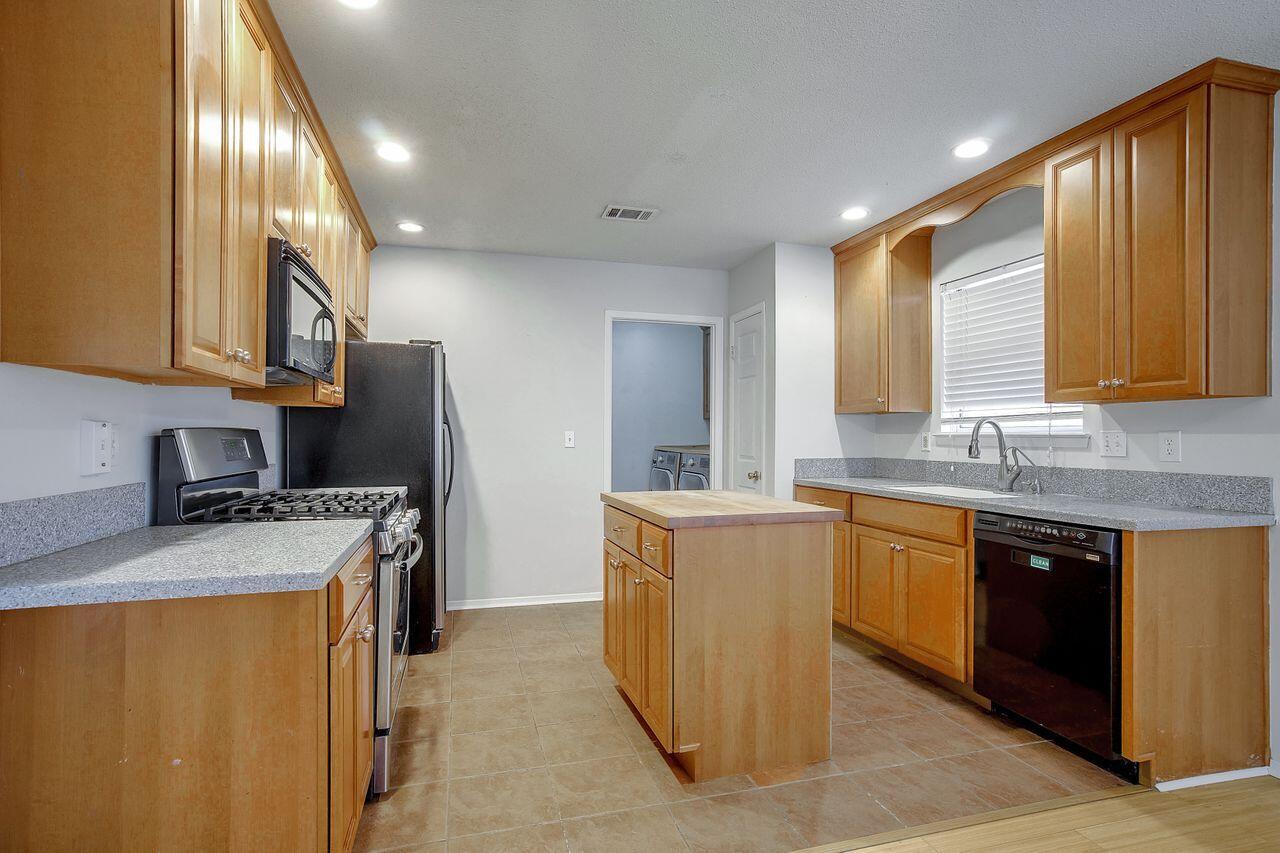 PARKWOOD LANE BLUEWATER BAY - Residential