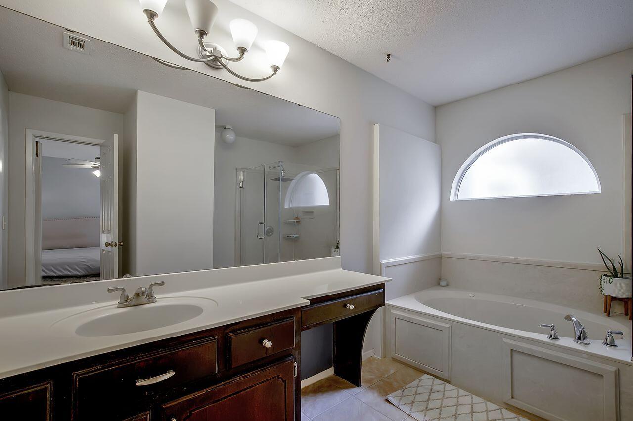 PARKWOOD LANE BLUEWATER BAY - Residential