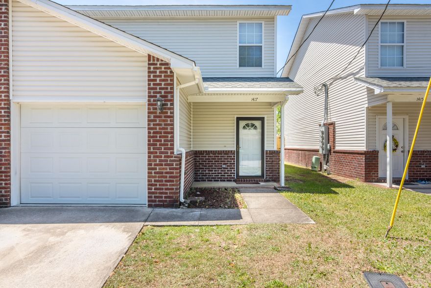 IMMEDIATE OCCUPANCY. Wonderful townhouse in central Niceville, FL location. This townhouse is convenient to Eglin AFB and EOD training as well as grocery stores, restaurants and schools. Additionally, this is a short drive to Lions waterfront park and the Niceville children's park and library. The home features 3 bedrooms and 2 and half baths and includes lawn maintenance, a termite bond and pest control in the low quarterly dues. Call today to schedule your appointment.