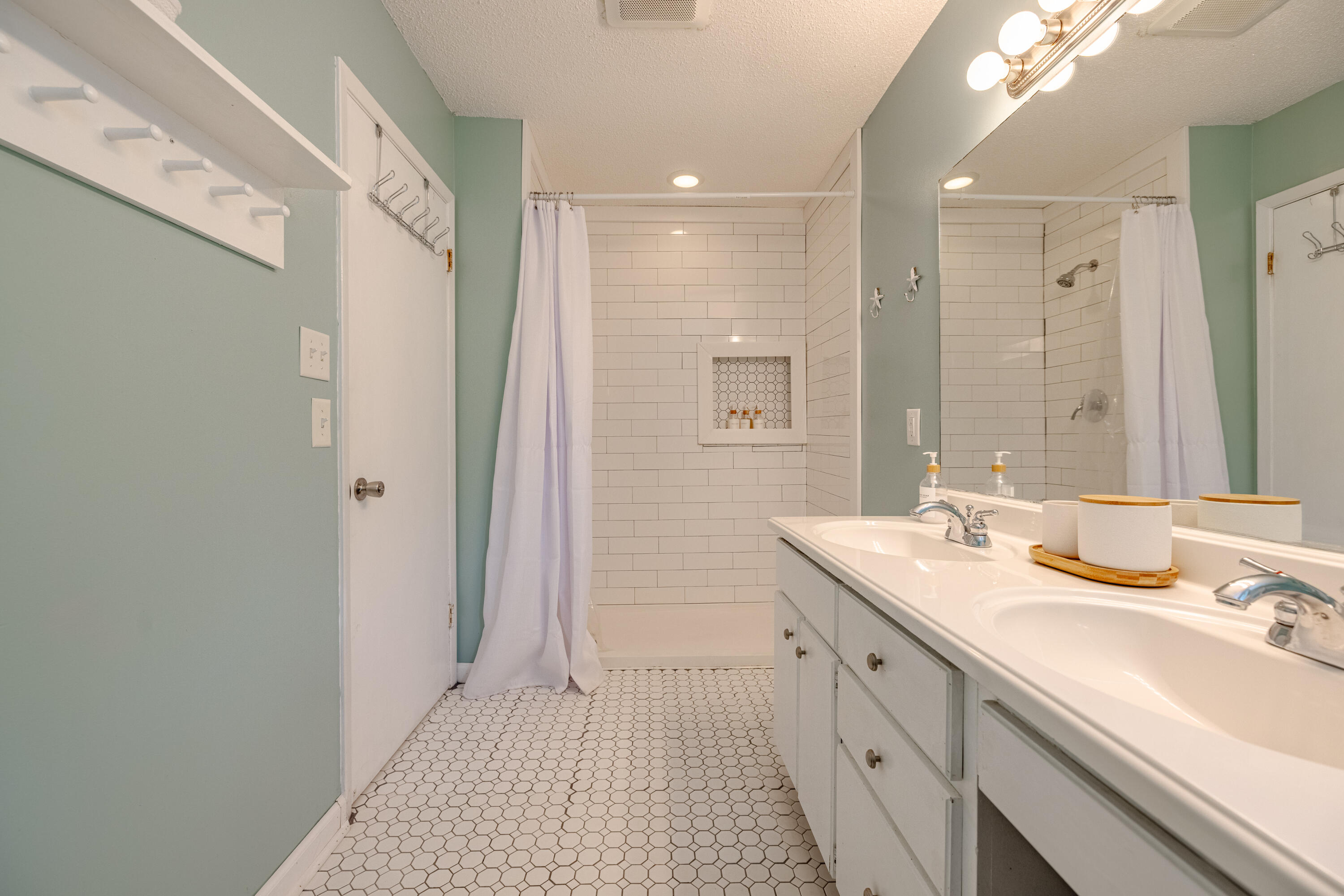 HOLIDAY BEACH UNIT 06 - Residential