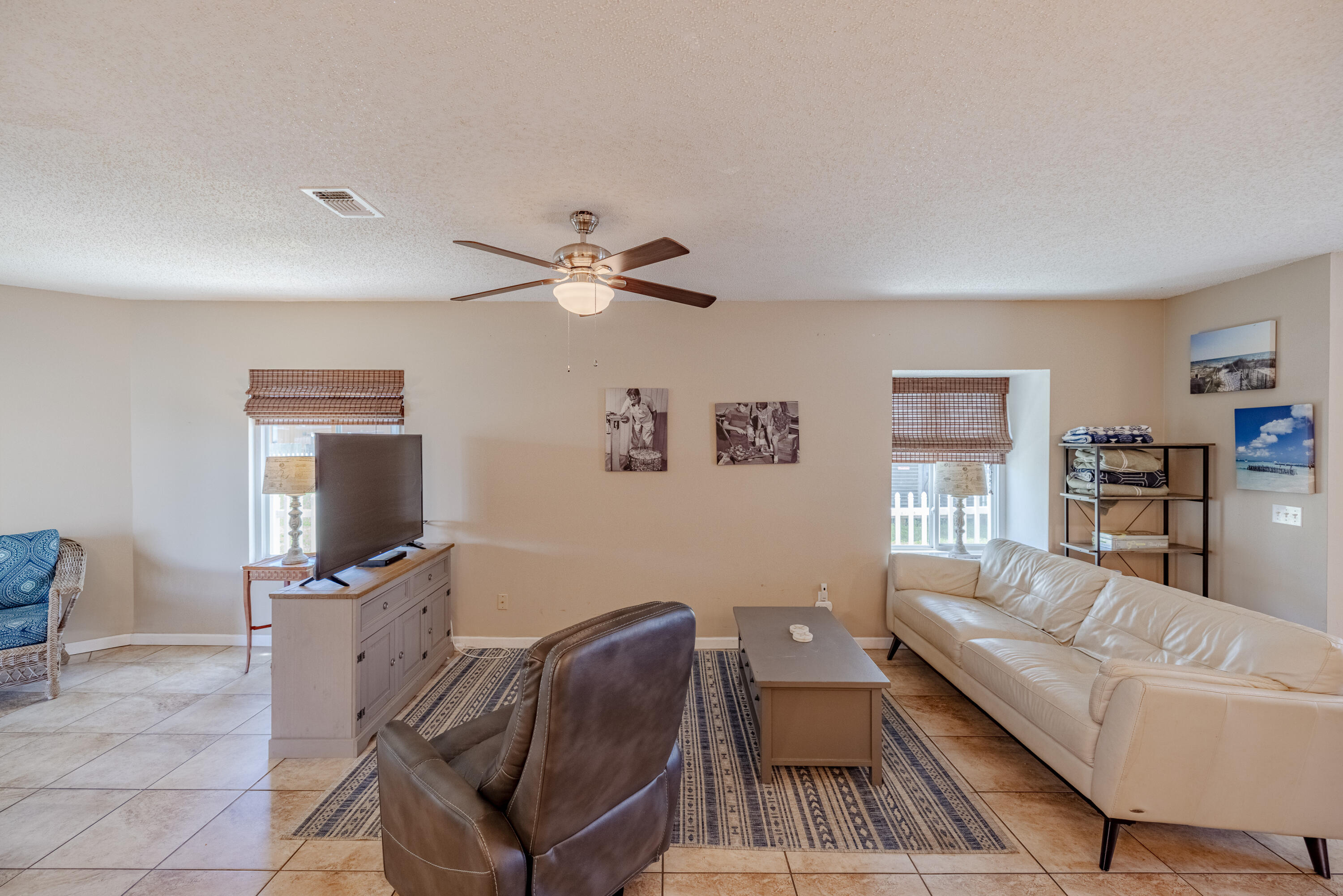 HOLIDAY BEACH UNIT 06 - Residential