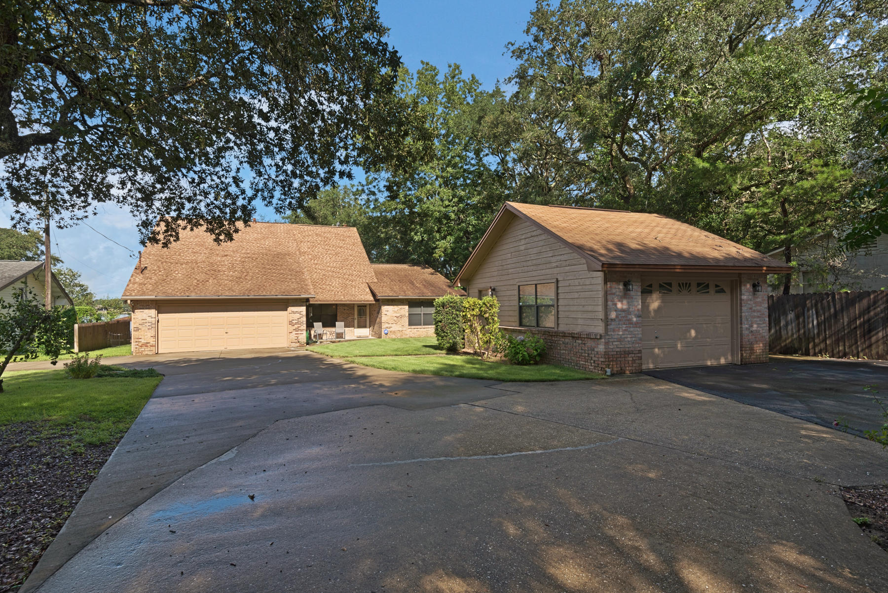 Poquito Bayou waterfront lot with beautiful views of the bayou. Sit back and enjoy the mature landscape Extra detached garage with RV hookup. Large renovated kitchen with a waterview. Heated and cooled Florida room with large windows. Five bedrooms plus office. Two master bedrooms; both on suite.