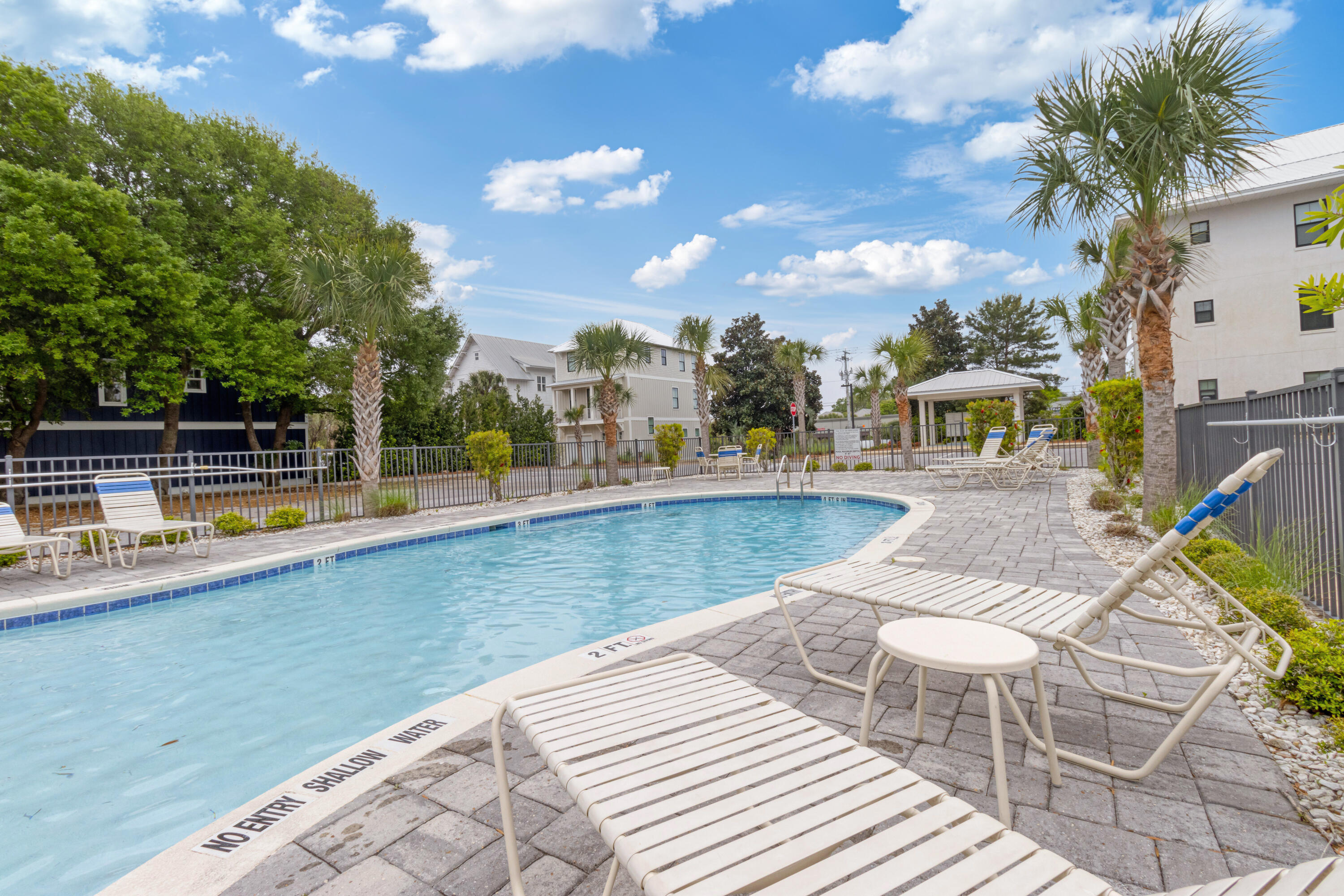 Hidden Lake condominiums - Residential