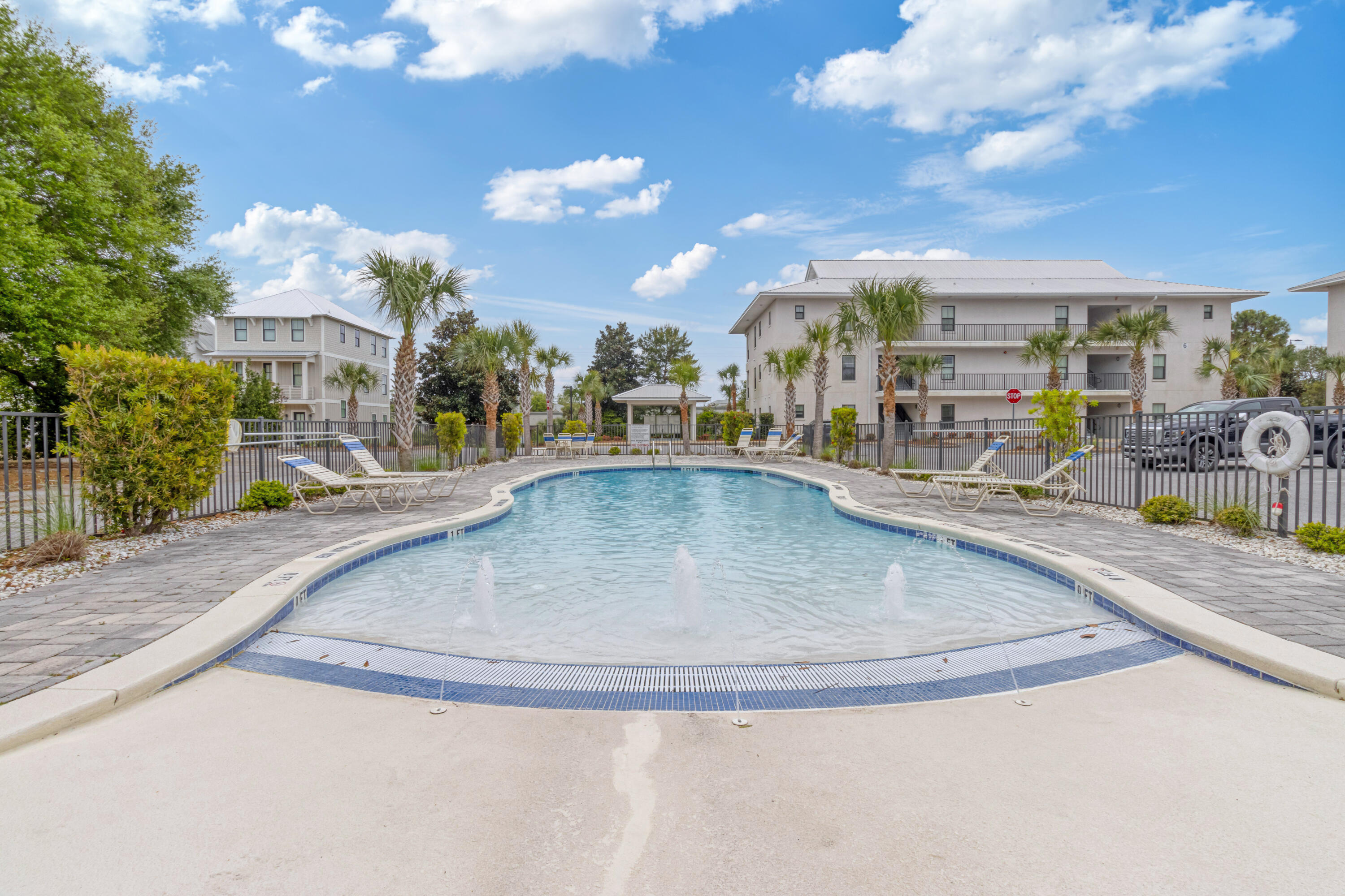 Hidden Lake condominiums - Residential