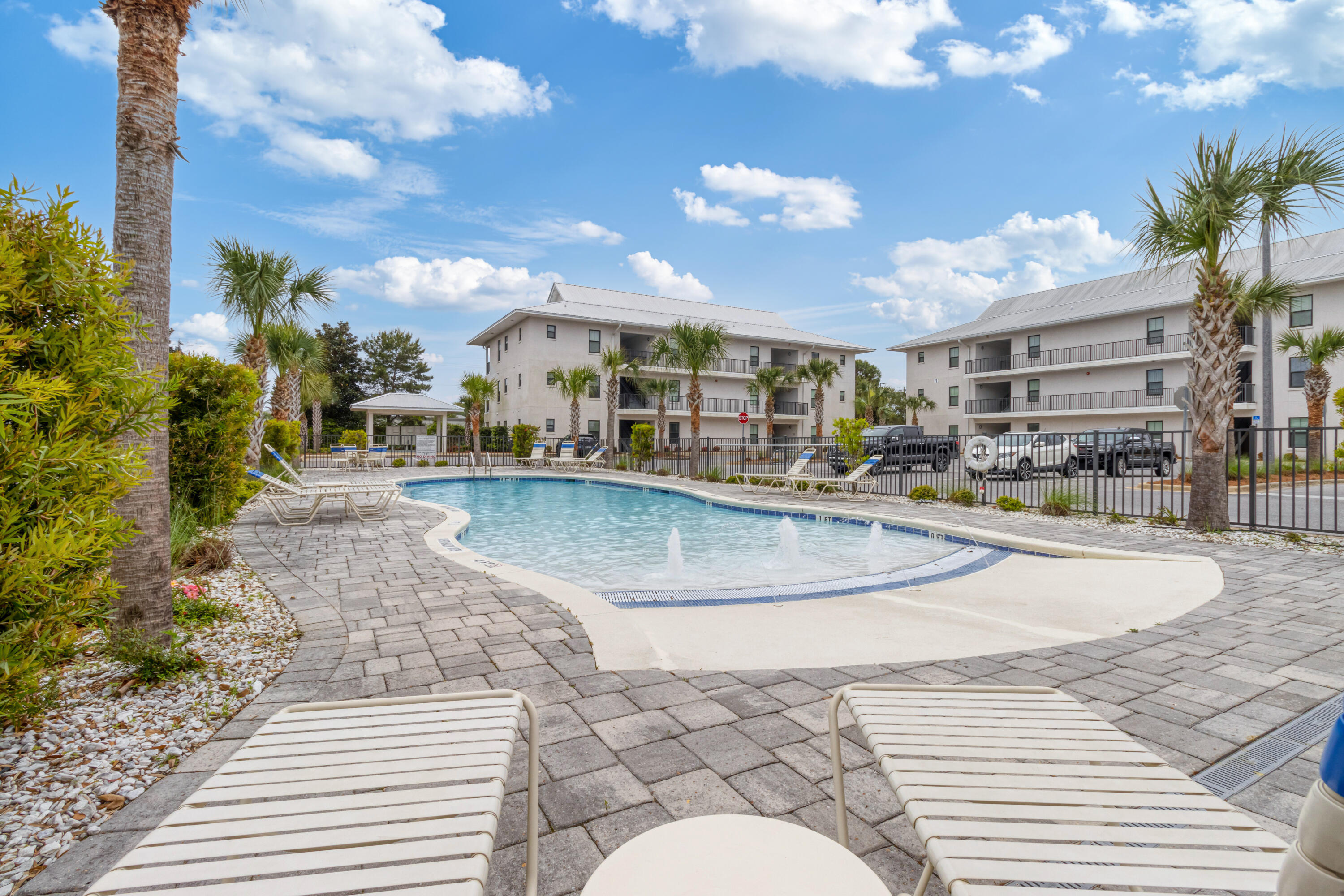 Hidden Lake condominiums - Residential