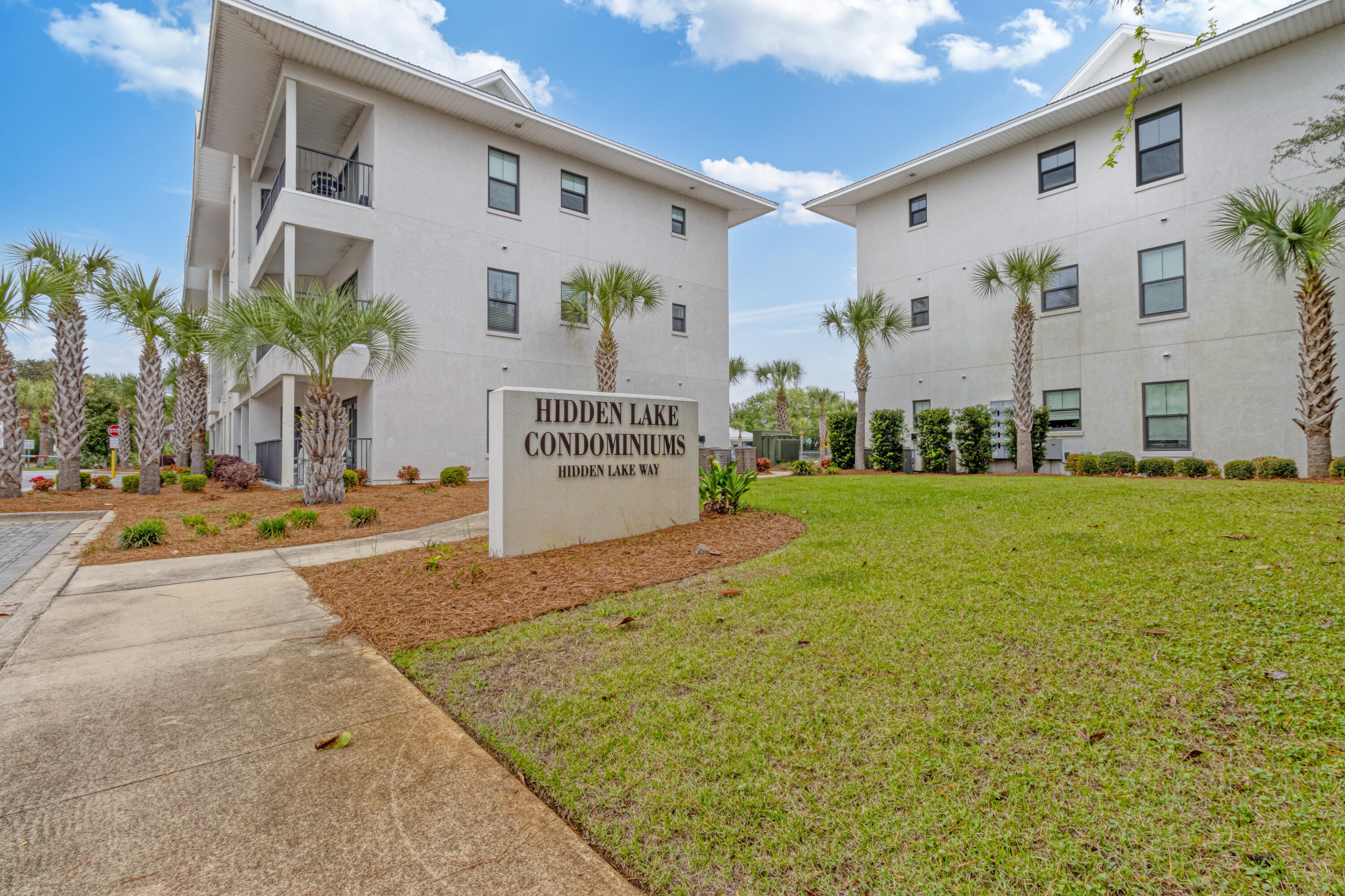 Hidden Lake condominiums - Residential