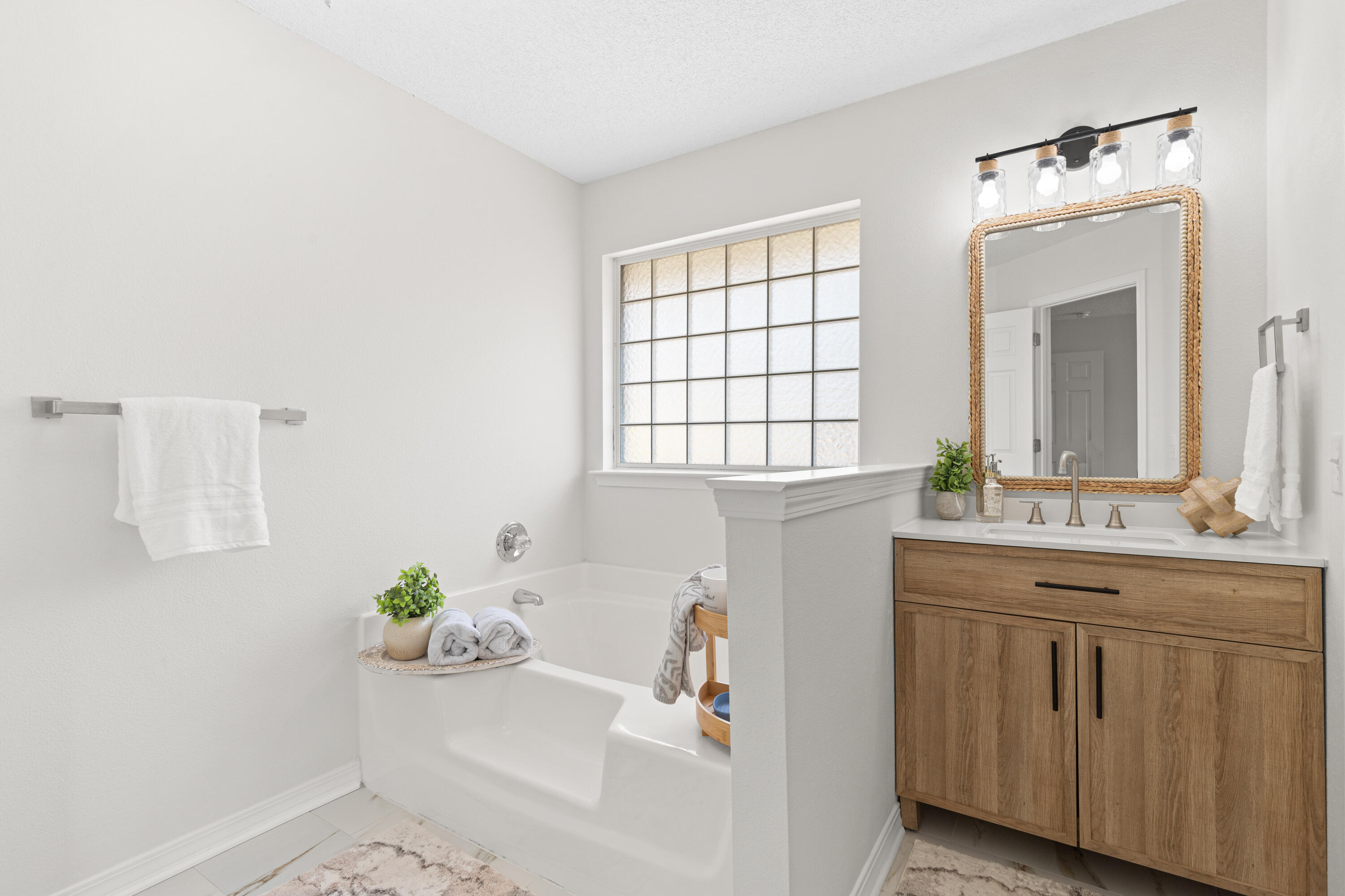 HOLLEY BY THE SEA - Residential