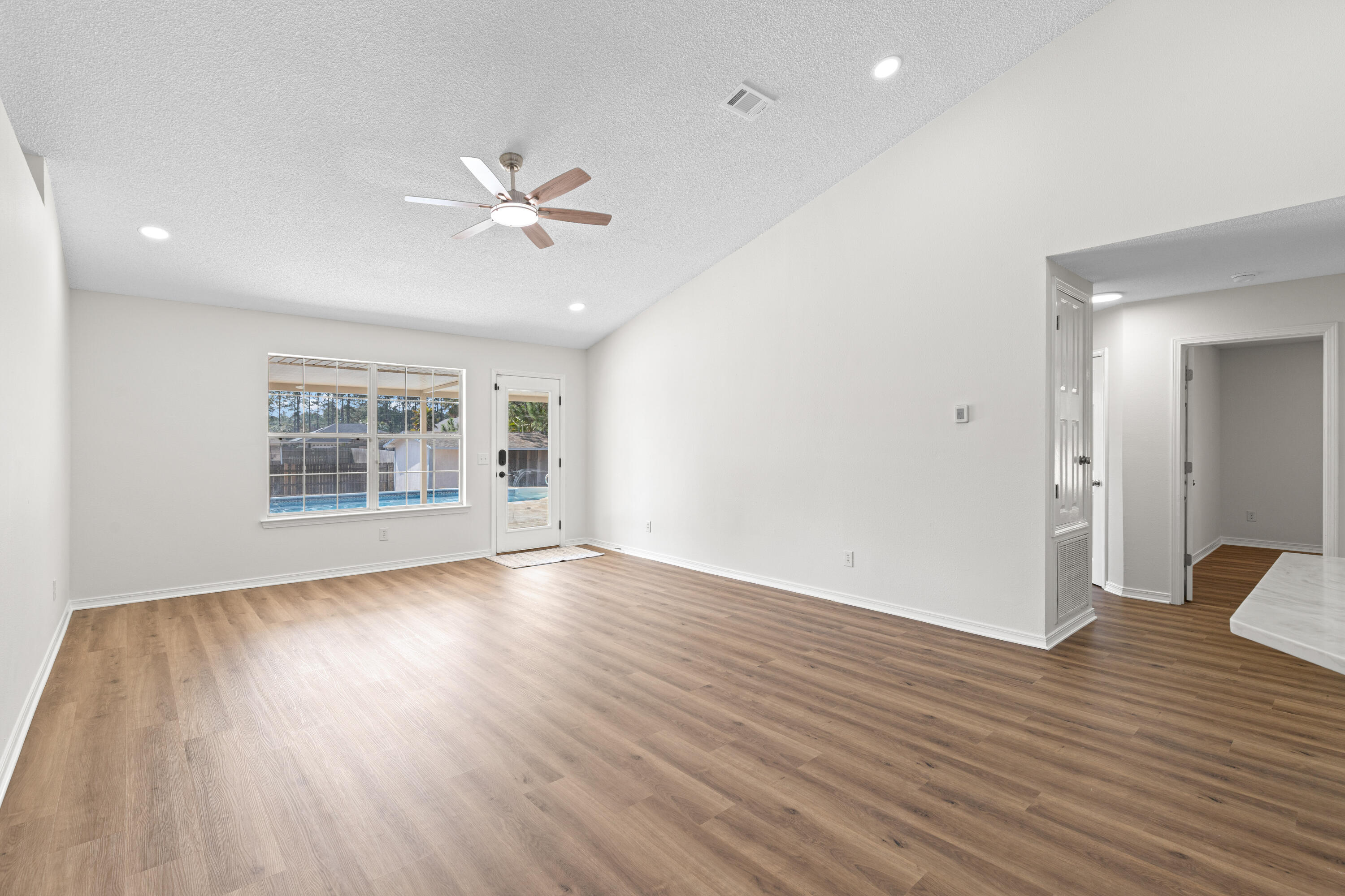 HOLLEY BY THE SEA - Residential