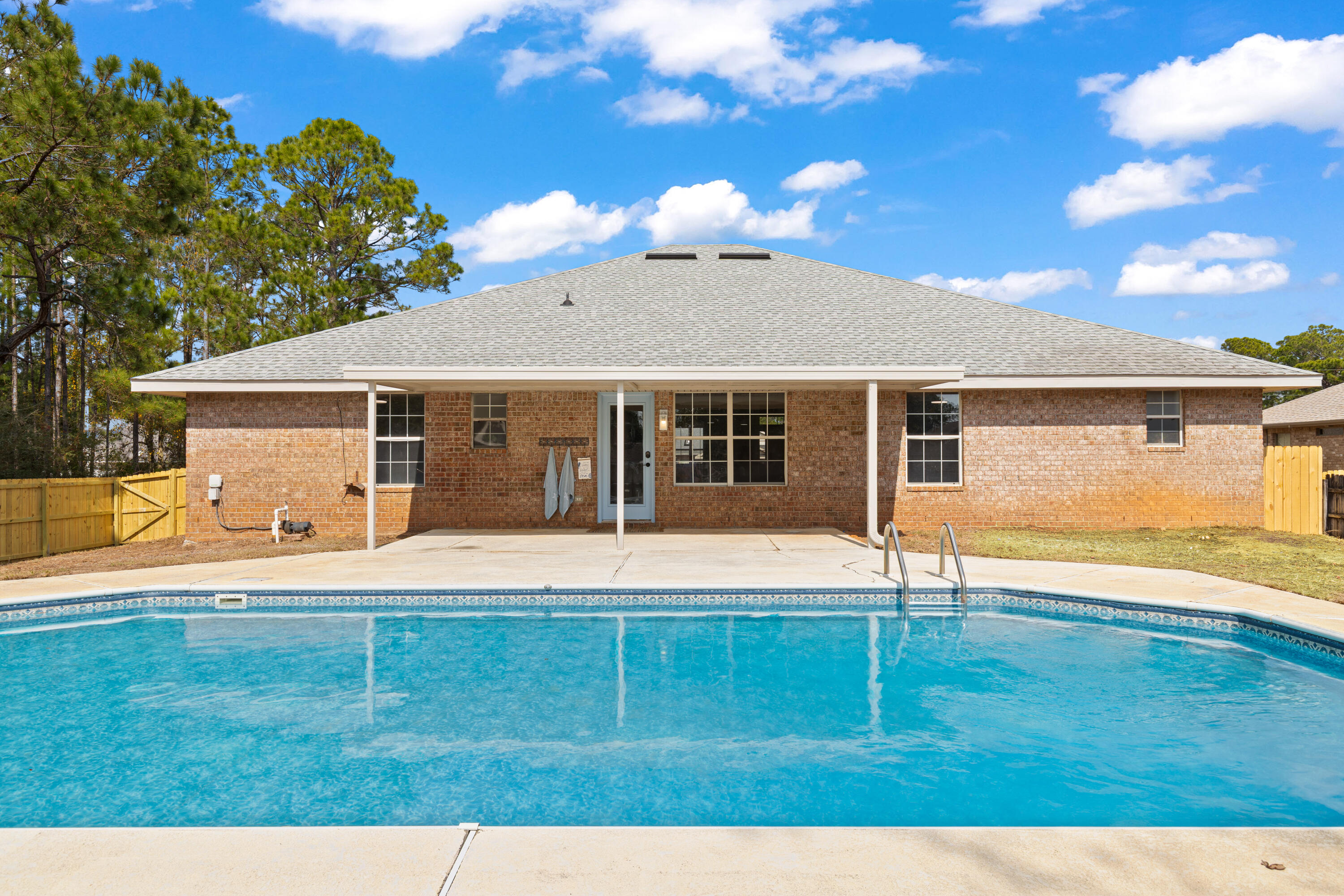 HOLLEY BY THE SEA - Residential