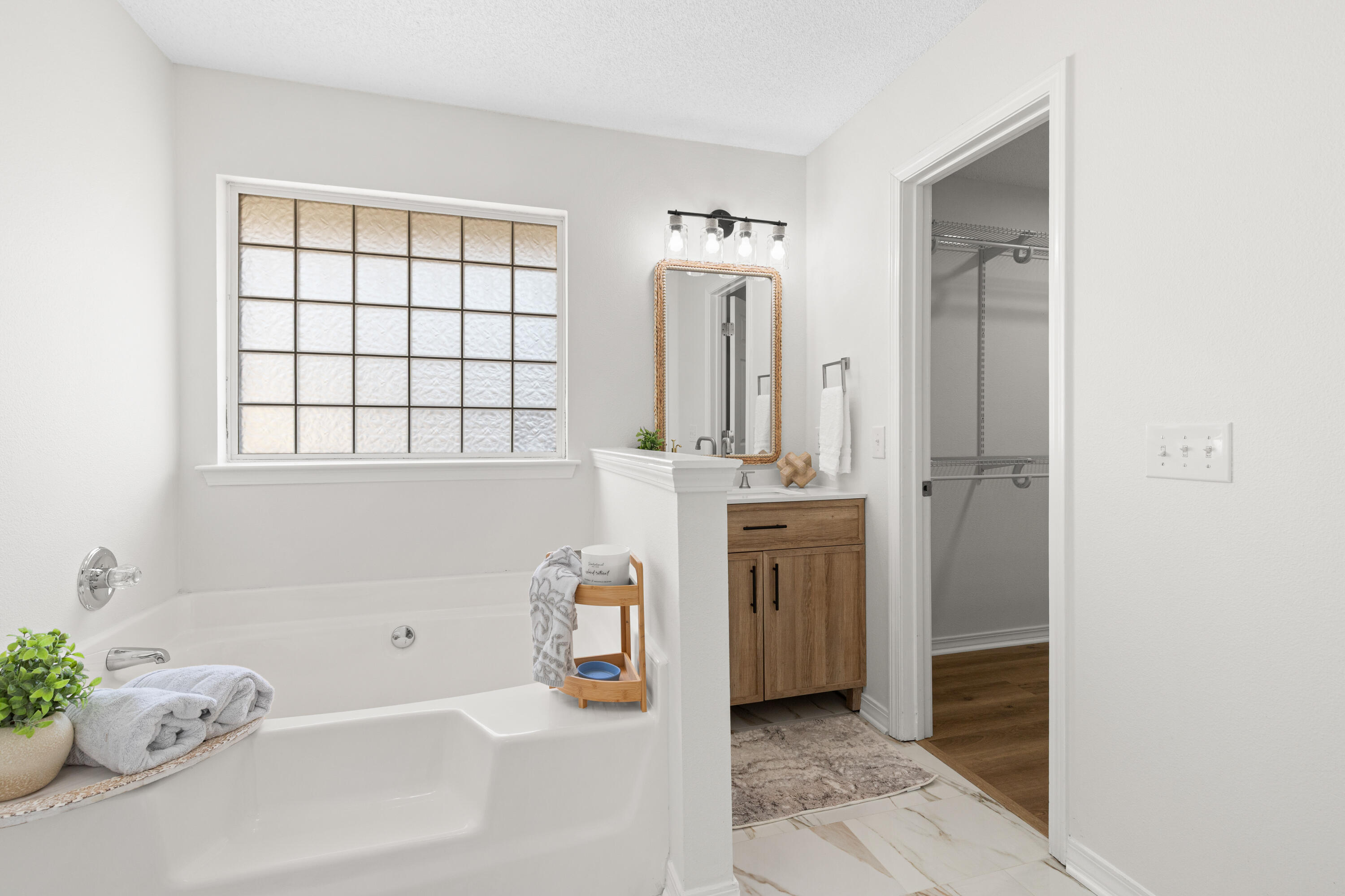 HOLLEY BY THE SEA - Residential