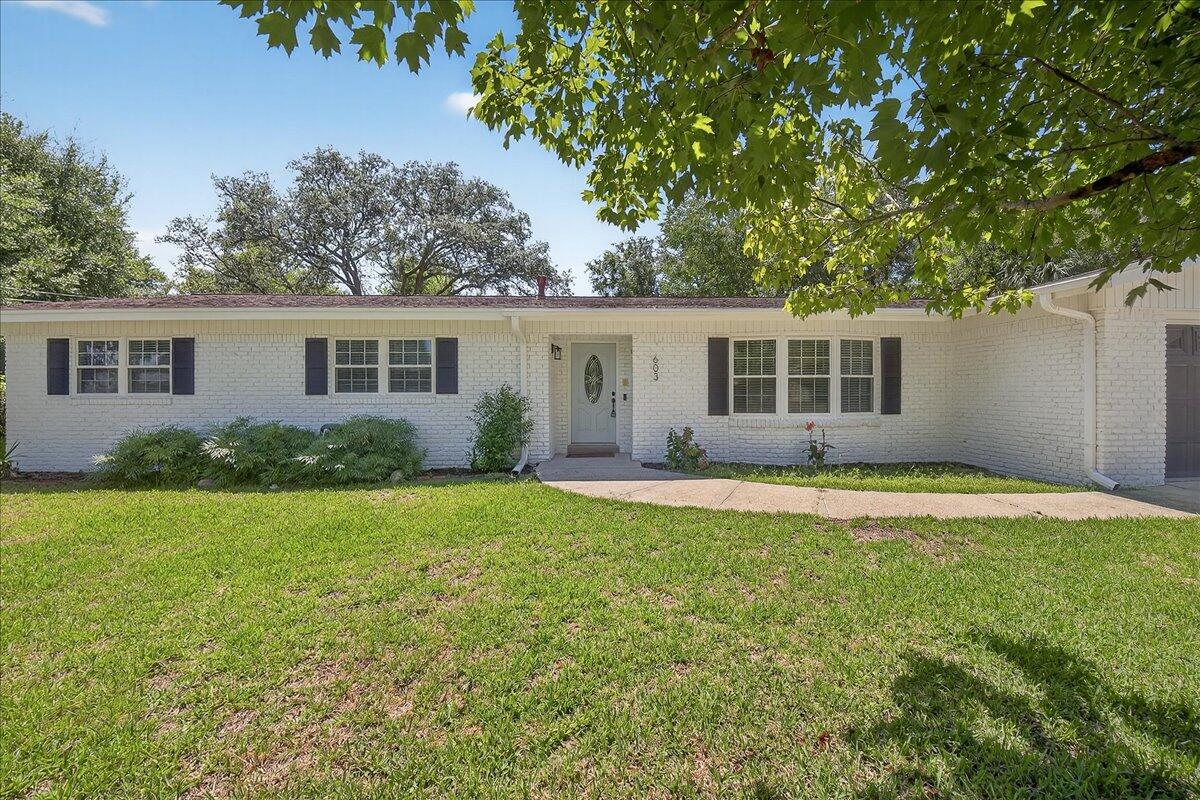 COUNTRY CLUB ESTATES 1ST ADDN - Residential