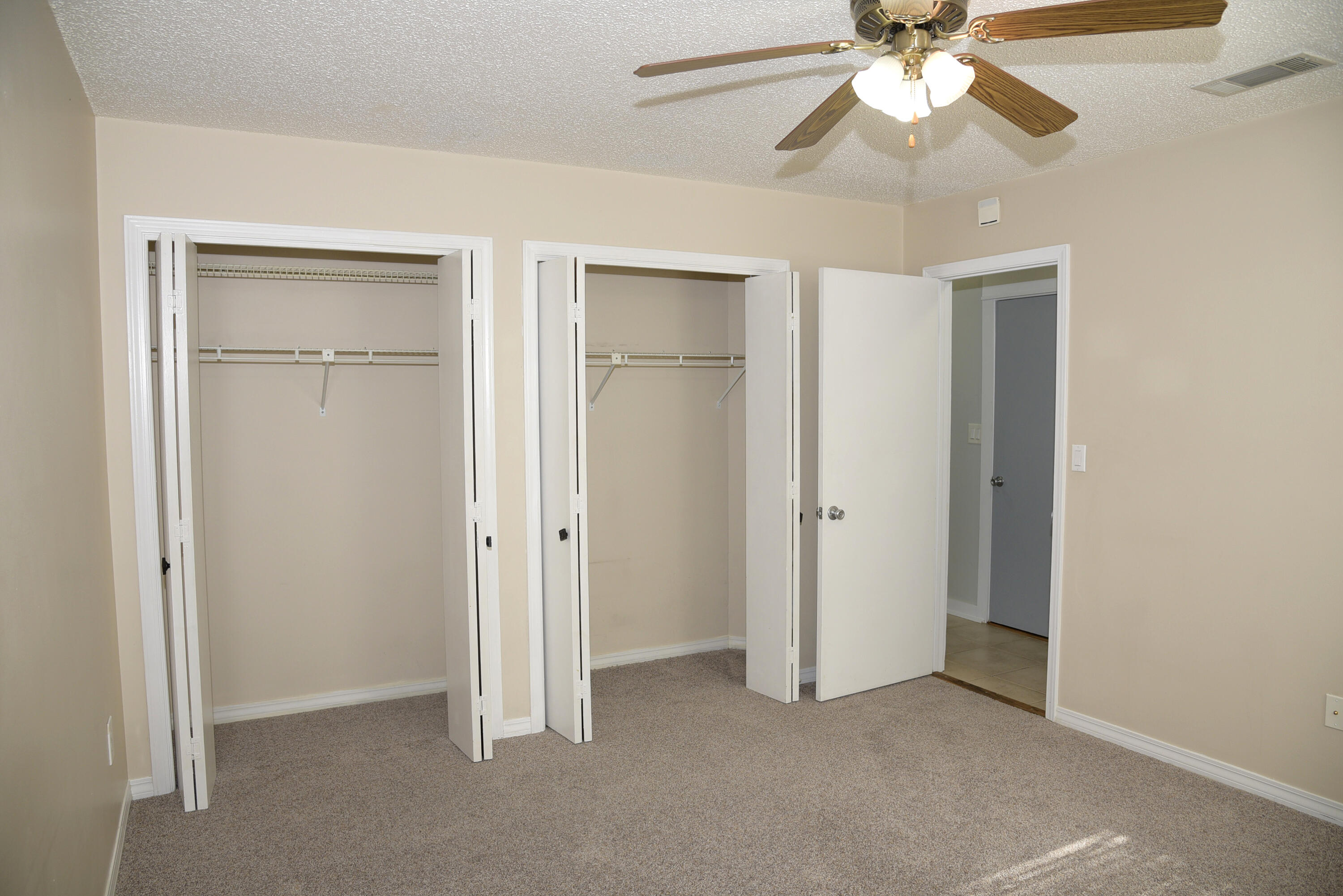 BLUE PINE VILLAGE AMENDED LOT 13 BLK A - Residential Lease