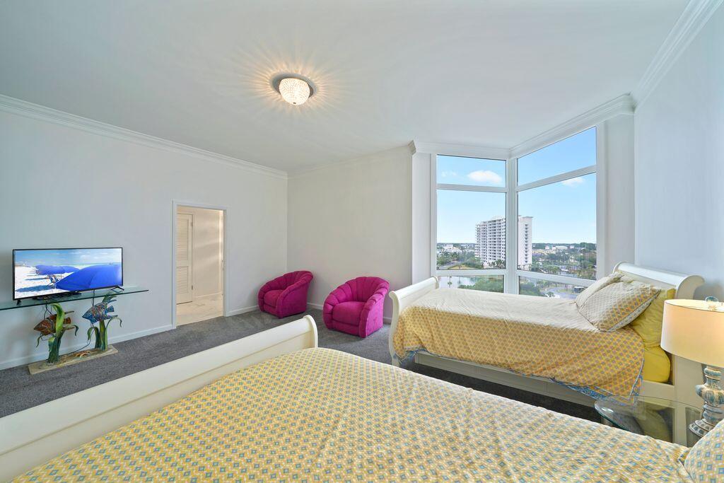 REGENCY TOWERS - Residential