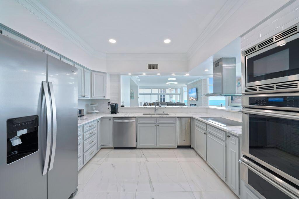 REGENCY TOWERS - Residential