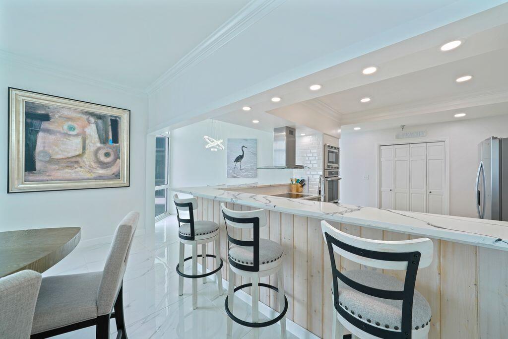 REGENCY TOWERS - Residential