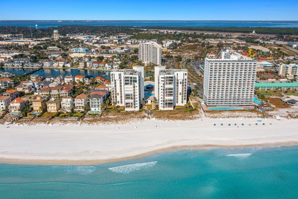 REGENCY TOWERS - Residential