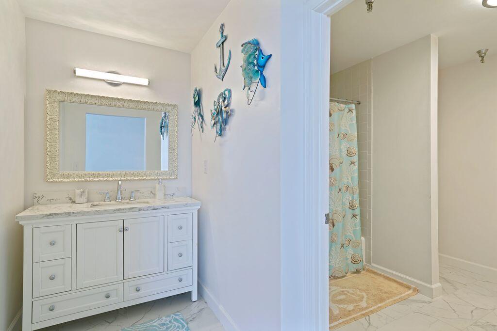 REGENCY TOWERS - Residential