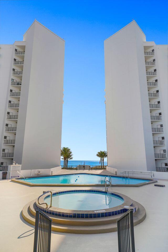 REGENCY TOWERS - Residential