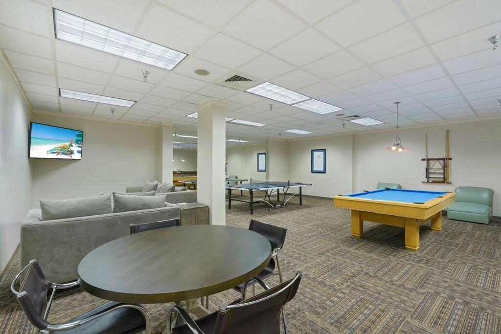 REGENCY TOWERS - Residential