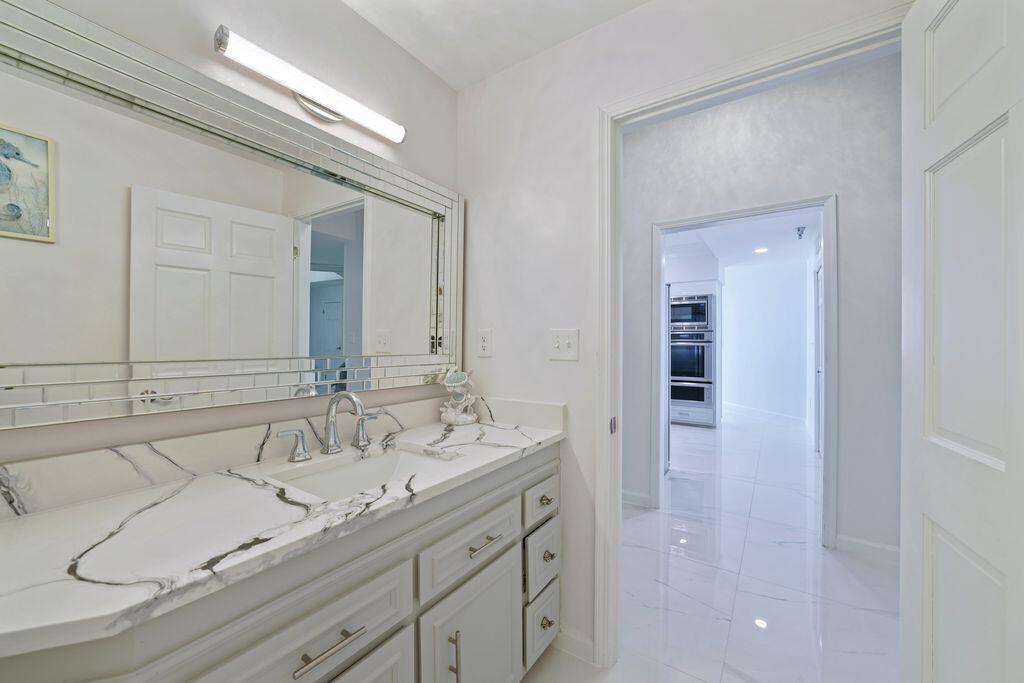 REGENCY TOWERS - Residential