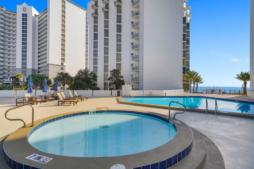 REGENCY TOWERS - Residential