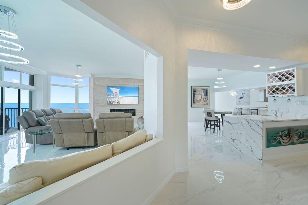 REGENCY TOWERS - Residential