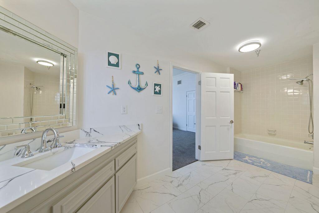 REGENCY TOWERS - Residential