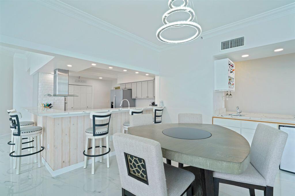 REGENCY TOWERS - Residential