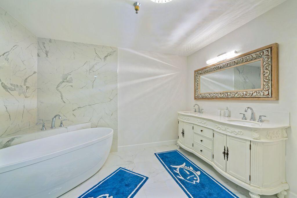 REGENCY TOWERS - Residential