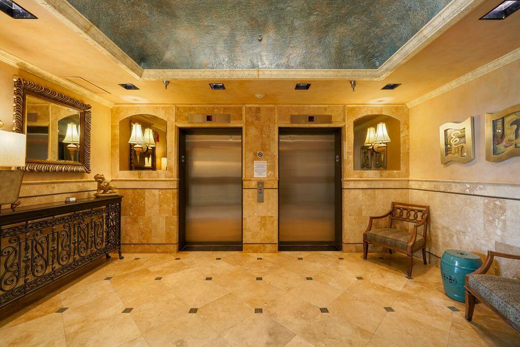 REGENCY TOWERS - Residential