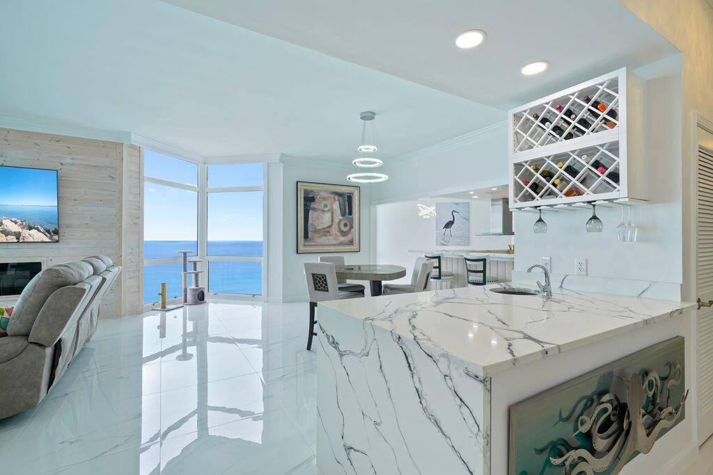 REGENCY TOWERS - Residential