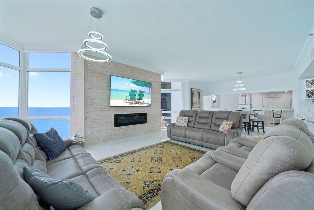 REGENCY TOWERS - Residential