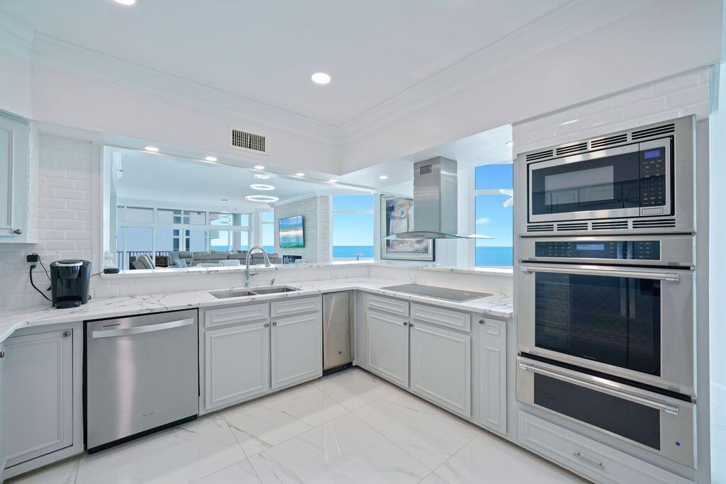 REGENCY TOWERS - Residential