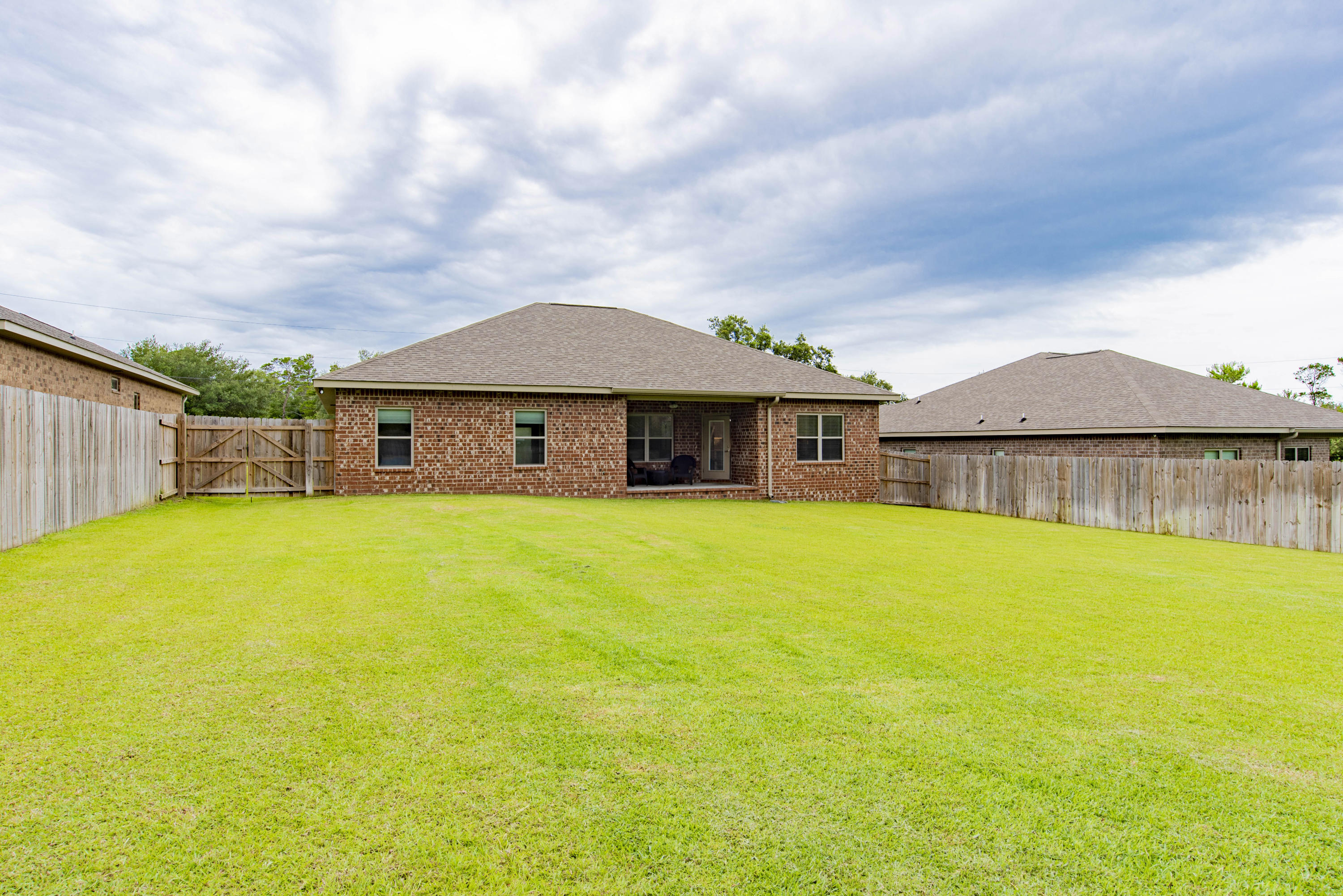 HICKORY SHORES - Residential