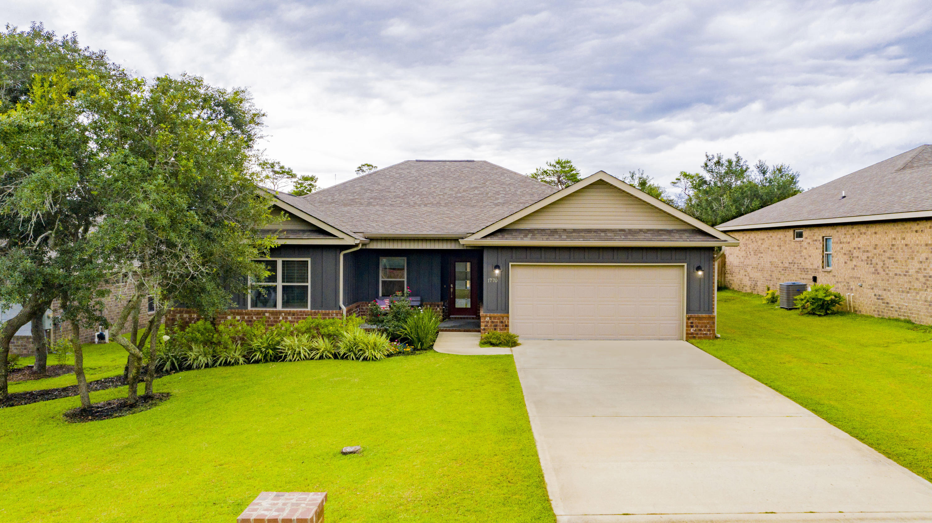 HICKORY SHORES - Residential