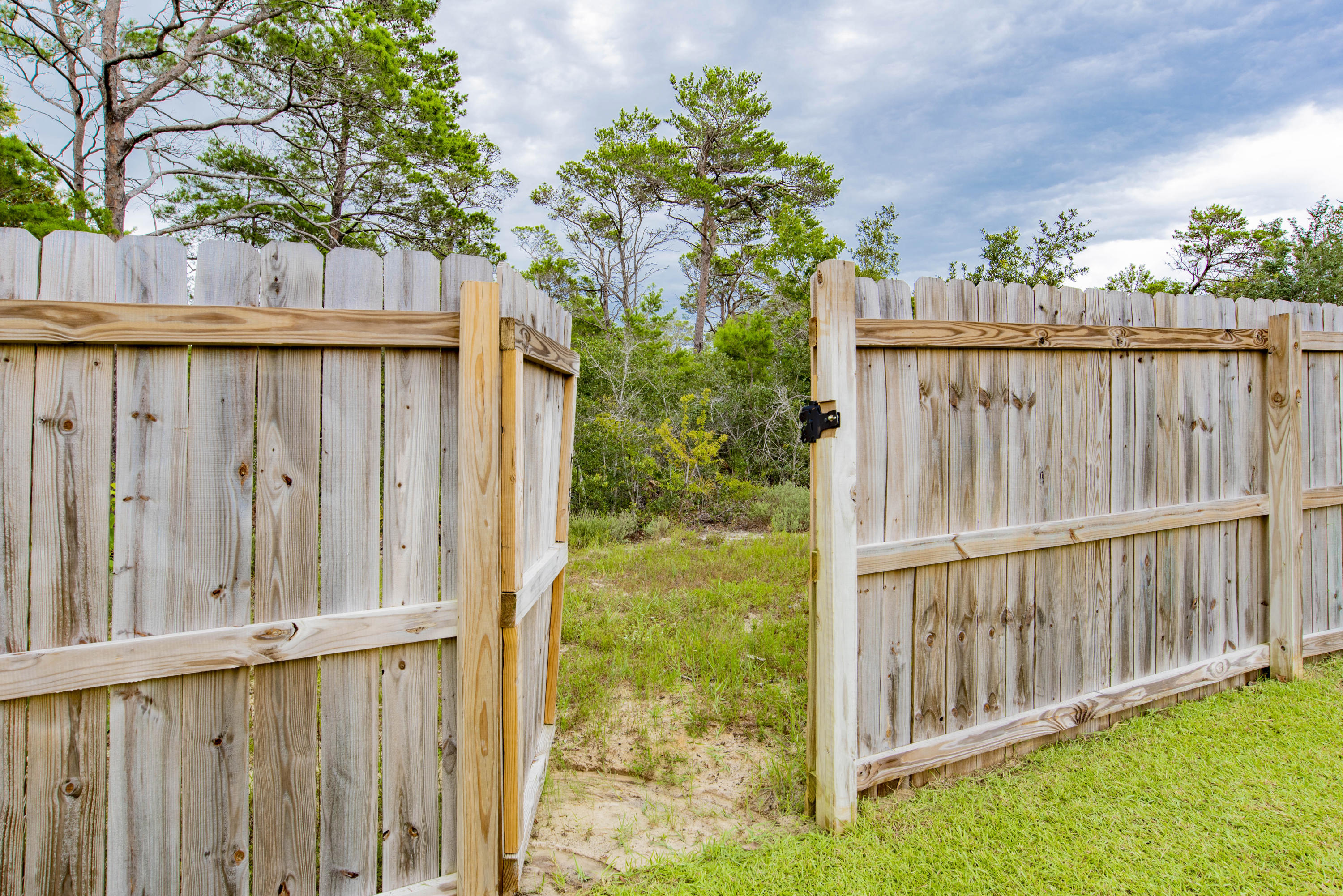 HICKORY SHORES - Residential