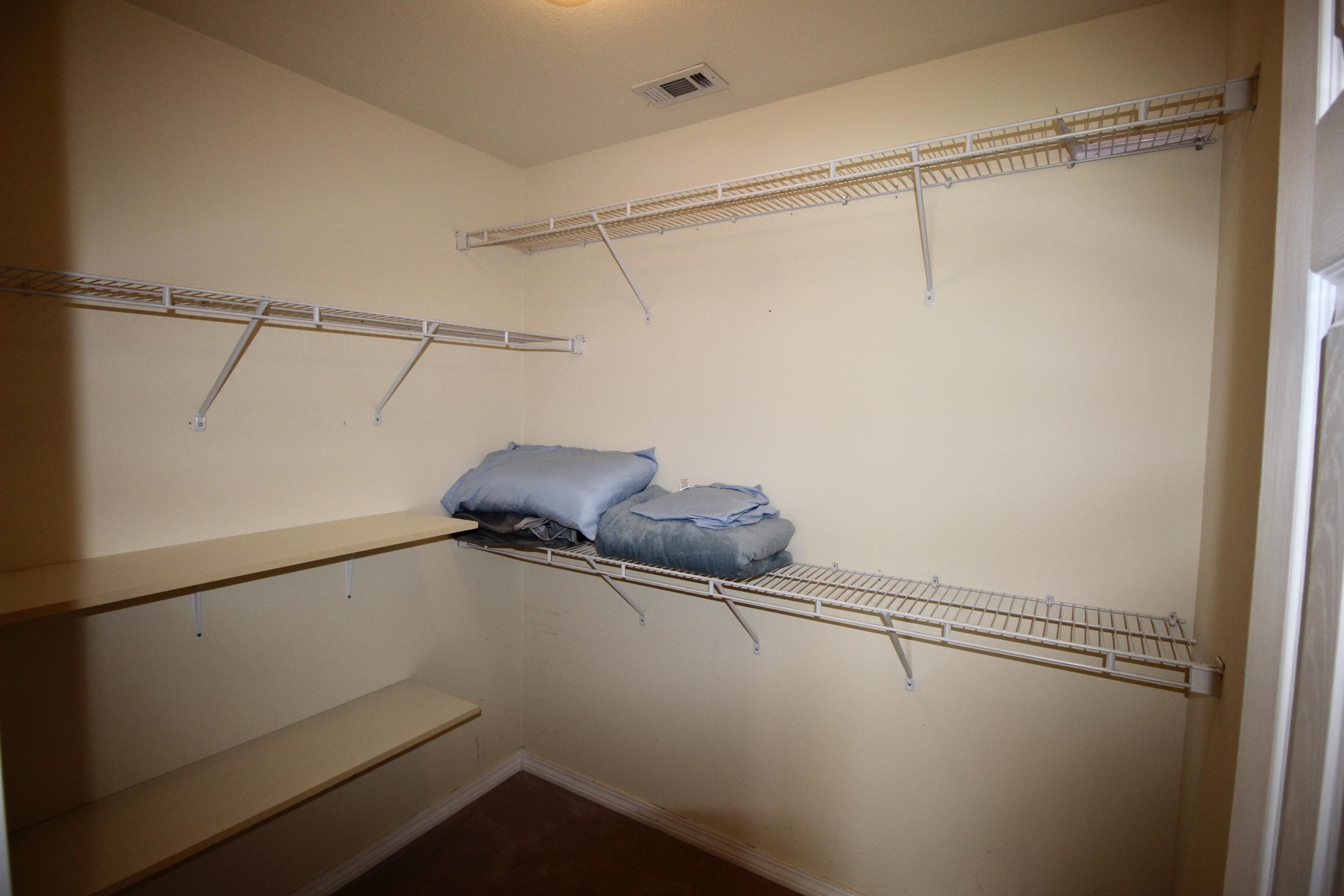 OAKWOOD LAKES EST - Residential