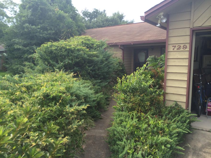 Short Sale. Convenient location. Home needs some work and updating. Buyer to verify all pertinent information and dimensions.