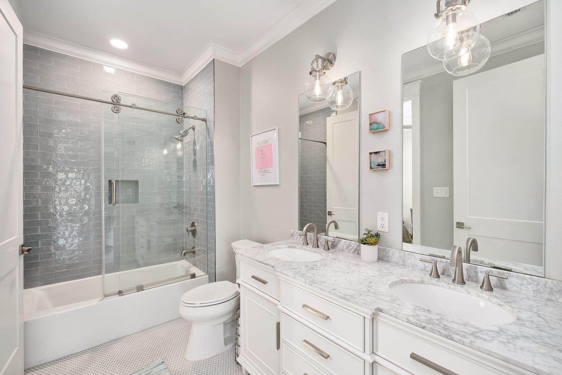 LAKEWOOD POINTE ESTATES - Residential