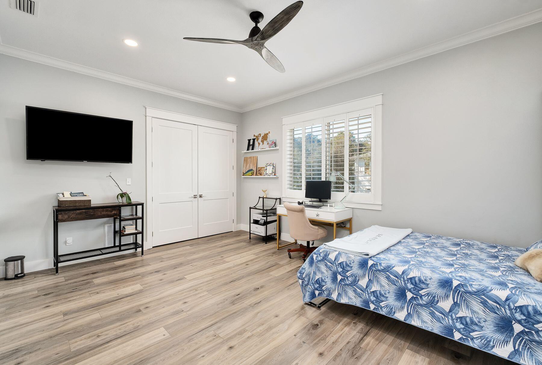 LAKEWOOD POINTE ESTATES - Residential