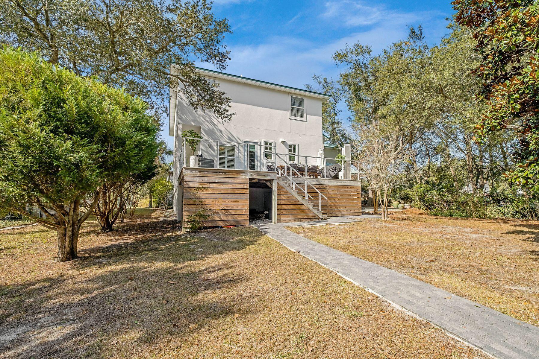 LAKEWOOD POINTE ESTATES - Residential