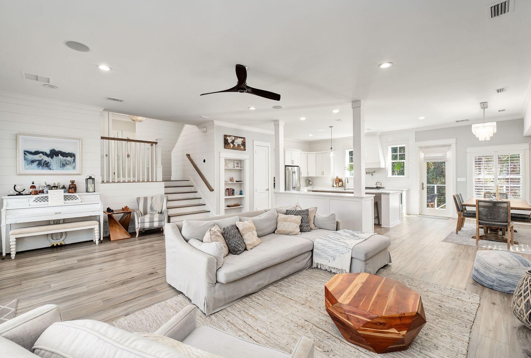 LAKEWOOD POINTE ESTATES - Residential