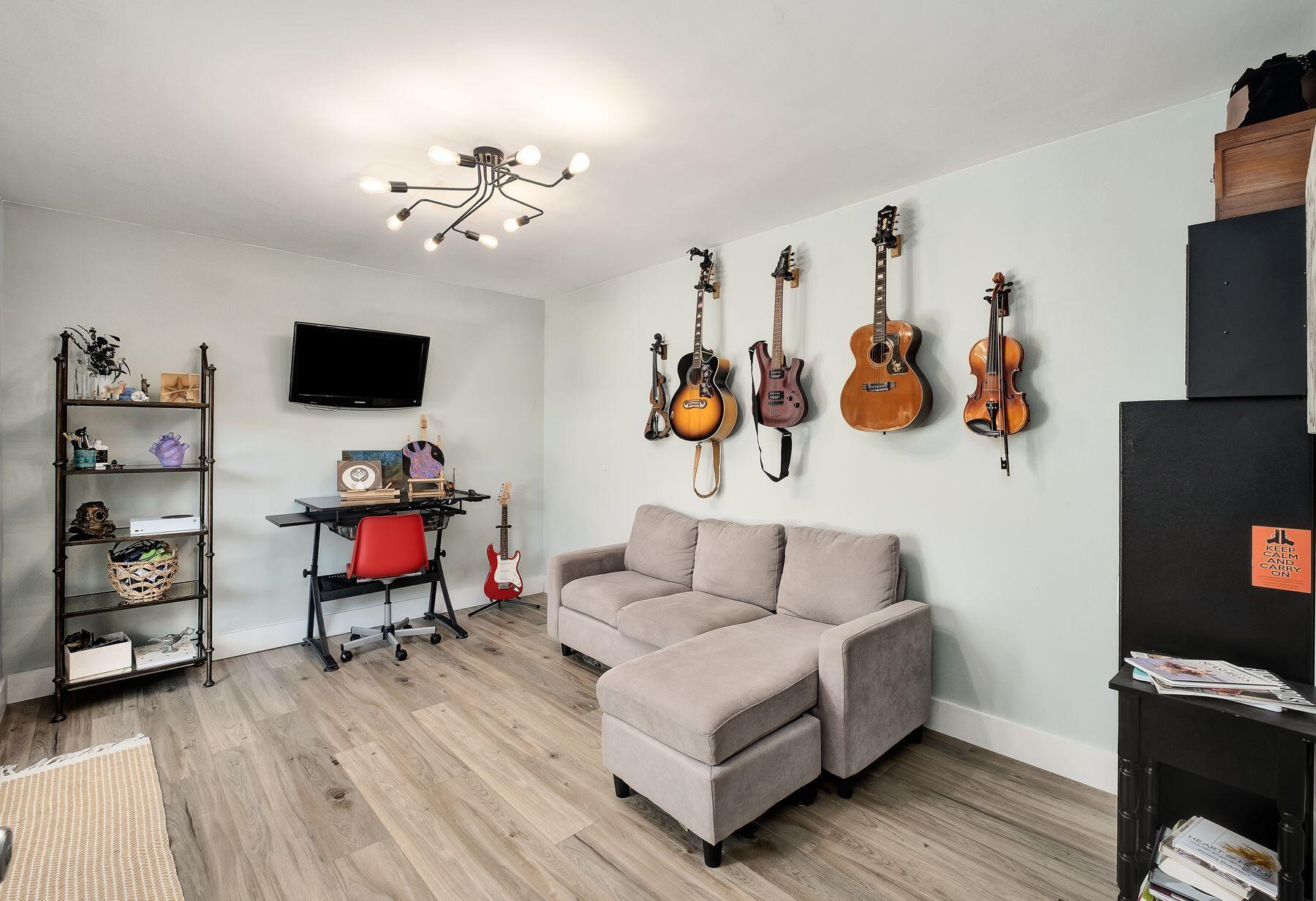 LAKEWOOD POINTE ESTATES - Residential