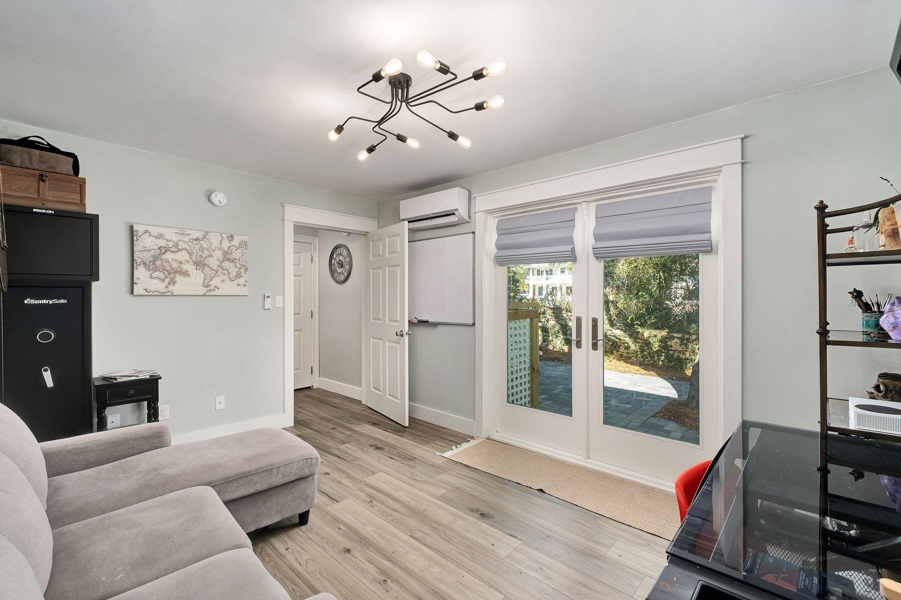 LAKEWOOD POINTE ESTATES - Residential